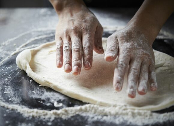 L’Arte di Preparare una Buona Pizza: Segreti e Consigli