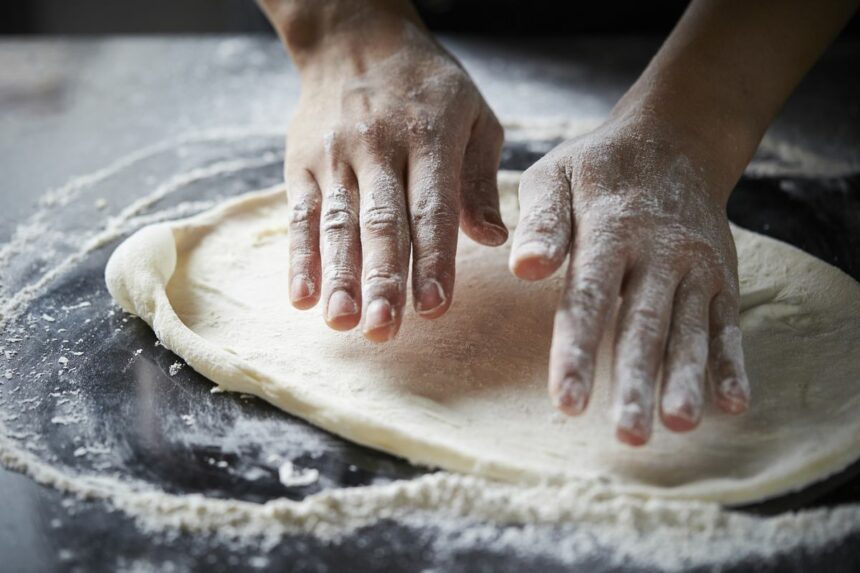 L’Arte di Preparare una Buona Pizza: Segreti e Consigli